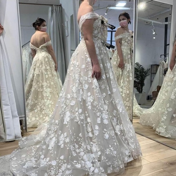 Ti Adora Wedding Dress - Picture 2 of 2